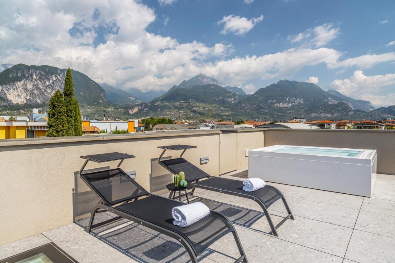 Essence - Charming Suites Riva del Garda Exterior foto